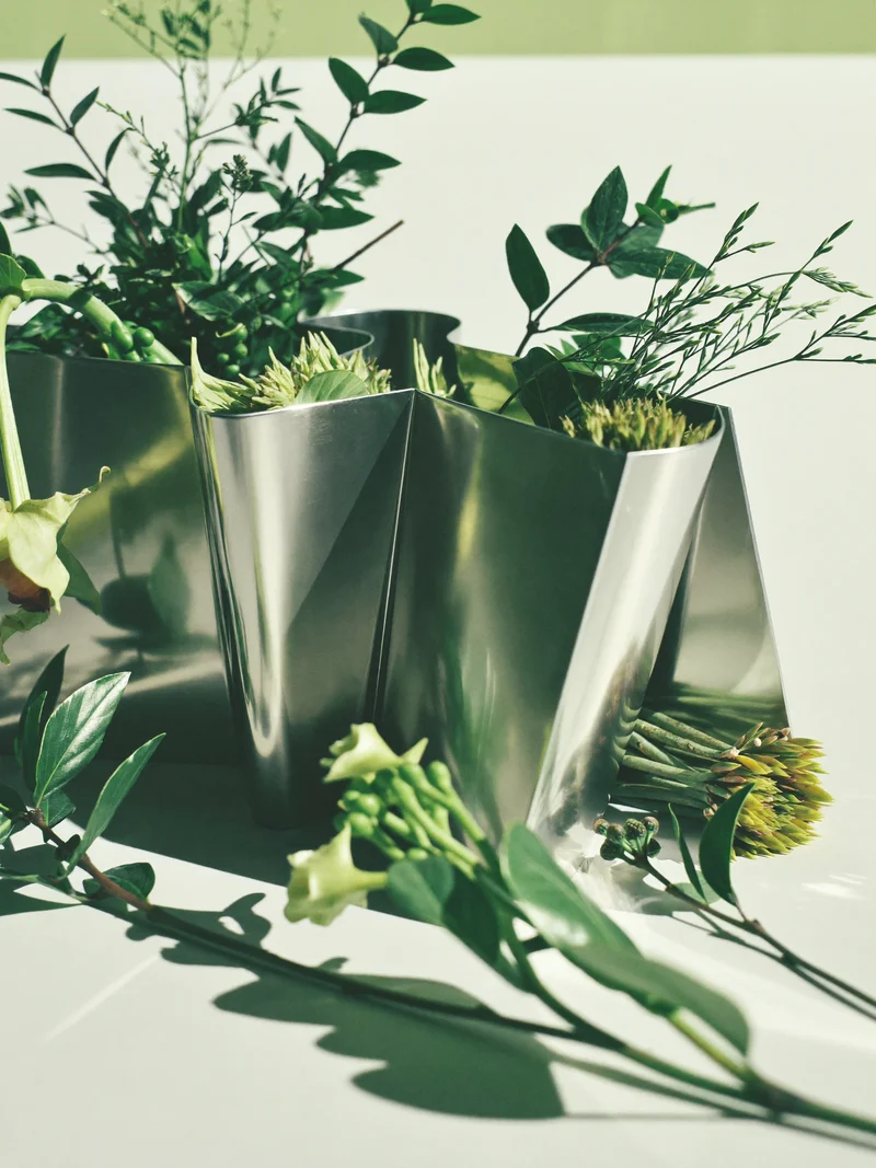 Illustration eines gefalteten Metalltabletts als Konzeptstudie